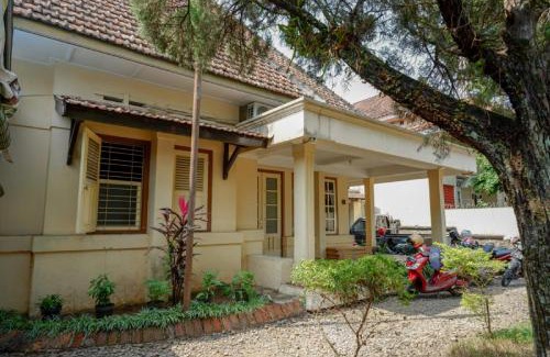 Purwokerto House | RedDoorz Syariah near Alun Alun Purwokerto