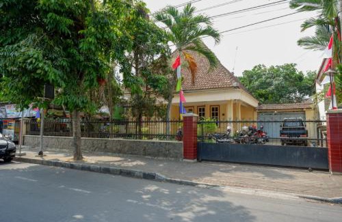 Purwokerto House | RedDoorz Syariah near Alun Alun Purwokerto