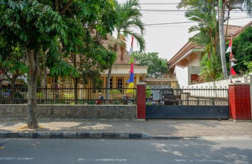 Purwokerto House | RedDoorz Syariah near Alun Alun Purwokerto