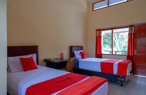 Banyumas House | RedDoorz Syariah near Alun Alun Purwokerto