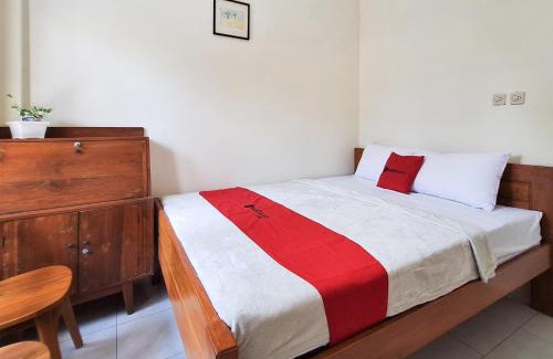 Banguntapan Hotel | Reddoorz Syariah near Terminal Bus Giwangan
