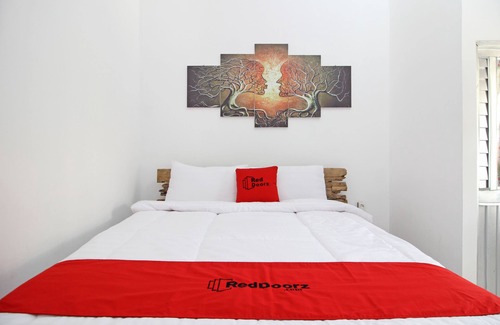 Mertoyudan Hotel | RedDoorz Syariah near Akmil Magelang