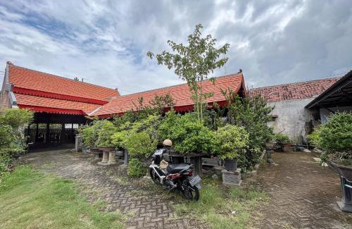 Nganjuk Hotel | RedDoorz Syariah near RS Bhayangkara Nganjuk