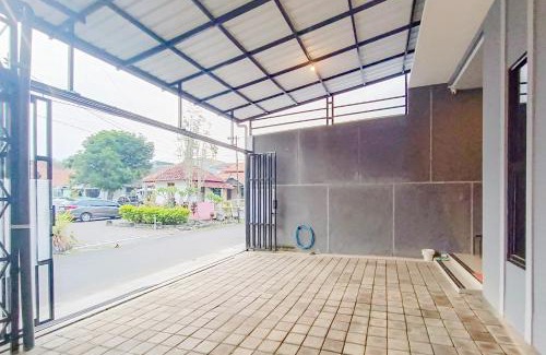 Semarang Hotel | RedDoorz Syariah near RS Bhayangkara Gayamsari Semarang