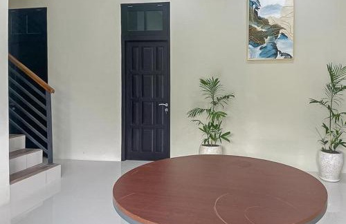 Madiun Hotel | RedDoorz Syariah near Stasiun Madiun 2