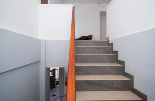 Surakarta Hotel | RedDoorz Syariah near Transmart Pabelan Solo