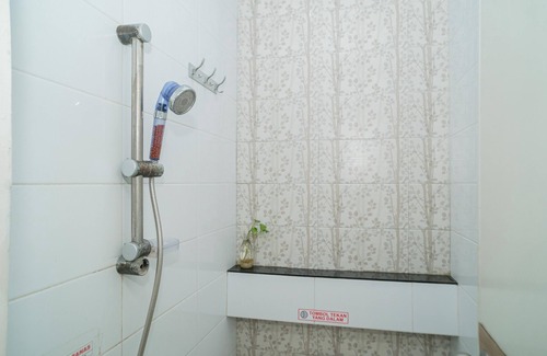 Dinoyo Hotel | RedDoorz Syariah near Transmart MX Malang