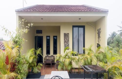 Depok House | RedDoorz Syariah Plus near Trans Studio Cibubur