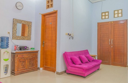 Cirebon House | RedDoorz Syariah @ Puri Kalijaga Street