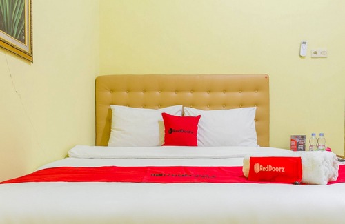 Cirebon House | RedDoorz Syariah @ Puri Kalijaga Street
