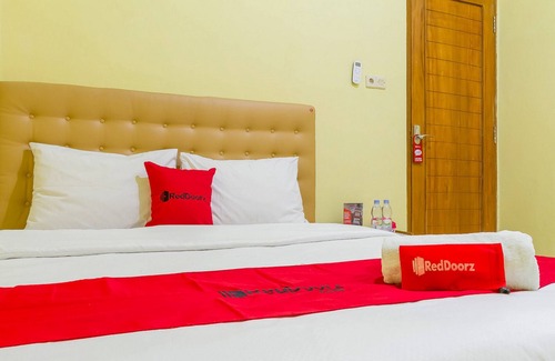 Cirebon House | RedDoorz Syariah @ Puri Kalijaga Street