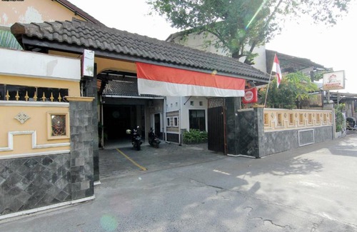 Depok House | RedDoorz Syariah @ Raya Tajem Maguwo