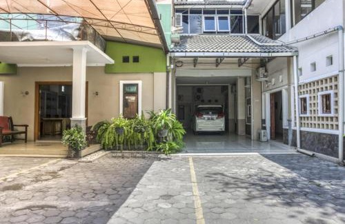 Depok House | RedDoorz Syariah @ Raya Tajem Maguwo