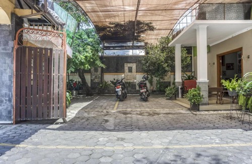 Depok House | RedDoorz Syariah @ Raya Tajem Maguwo