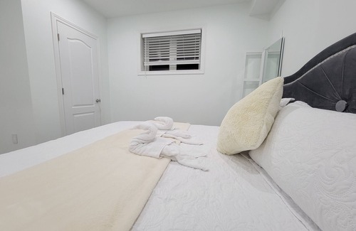 Ajax House | RedDore - Exquisite 2 Bedroom Basement Suite