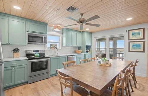 Chauvin House | Redfish Retreat Fishing Camp - On Water - Private Boat Launch; Sleeps 12