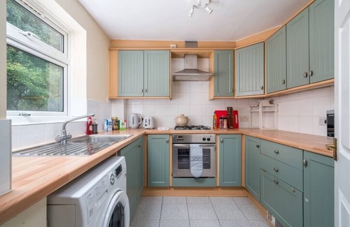 Redhill Apartment | Redhill Surrey Pet Friendly 2 Bedroom Apartment