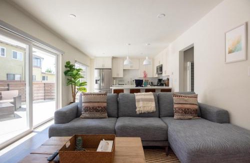 Redondo Beach Apartment | Redondo Beach 2br steps to water near pier LAX-1167