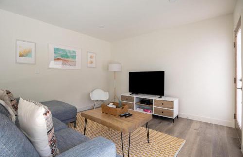 Redondo Beach Apartment | Redondo Beach 2br steps to water near pier LAX-1167
