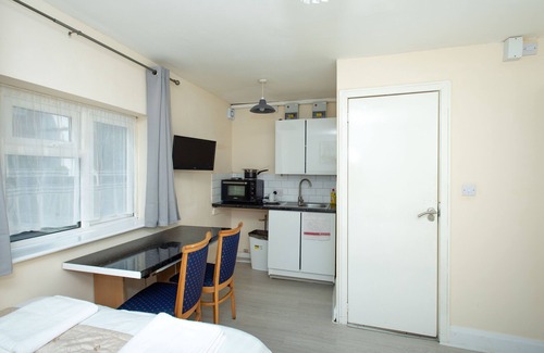 London Borough of Bromley Apartment | *REDUCED* Compact Studio 20 minutes to London via fast train