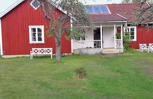Gronskara House | Reduced in June and July, close to the lake, free Icelandic horseback ride