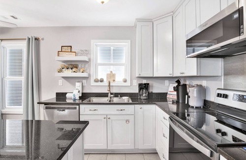 Saint Elmo House | Reduced Rate! Keep it Simple *Private Pool, Pet-Friendly, Beach Access*