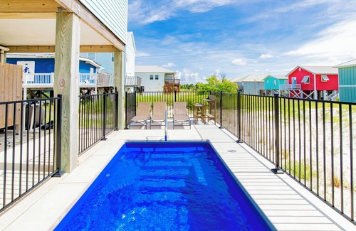 Saint Elmo House | Reduced Rate! Keep it Simple *Private Pool, Pet-Friendly, Beach Access*