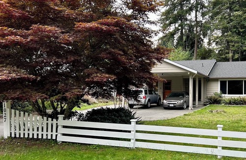 Regional District of Nanaimo House | Reduced rate long-term vacation rental if you can keep our lovely cat company