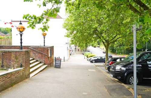 London Borough of Bromley House | *REDUCED* *REFURBISHED* Studio (1) 25 mins to London Bridge