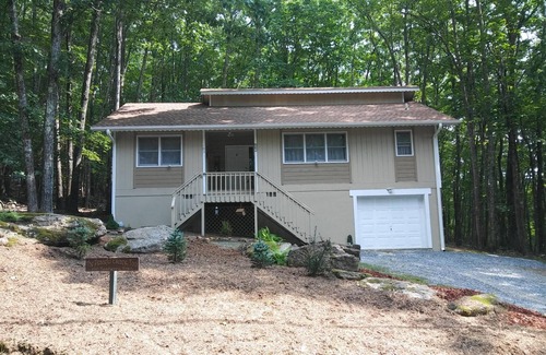 Beech Mountain Ski Chalet | Reduced🍁Beech MTN home 3 beds 2bath wifi/Cable/Sleeps 6/Clean/2mls 2ski resortn