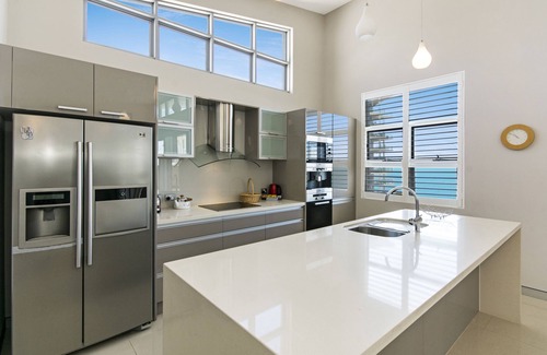 Redcliffe Hotel | Redvue Apartments