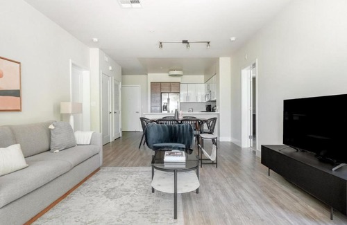 Centennial Apartment | Redwood City 2br wparking pool spa nr Caltrain SFO-1445