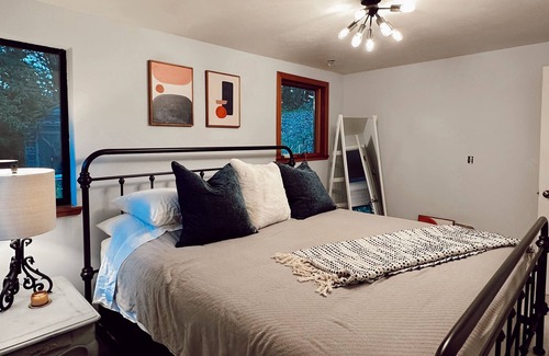 Watsonville Cottage | Redwoods Mountain Cottage wKing Bed