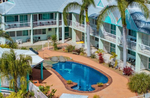 Tannum Sands Hotel | Reef Adventureland Motel