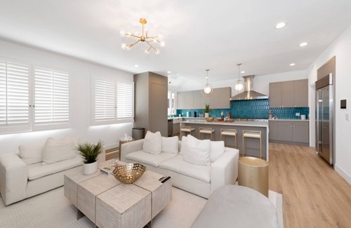 Silver Strand House | Reef Mall