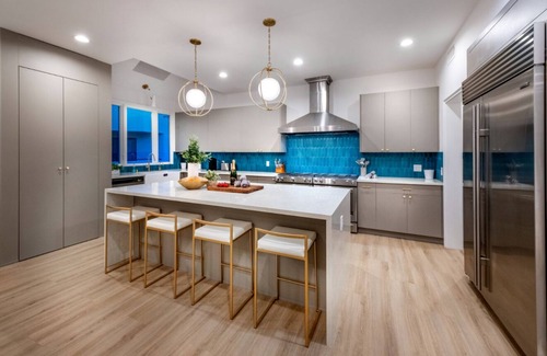 Silver Strand House | Reef Mall