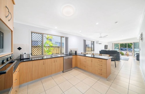 Scarborough Apartment | "Reef Point Retreat" - Scarborough Q 4020