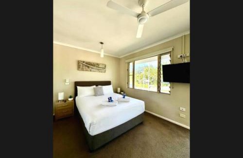 Port Douglas House | Reef Terraces on St Crispins