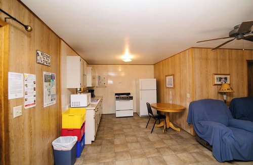 Richmond Cabin | Reel 'Em Inn, a spacious 4BR cabin with queens in every room at Riverside Resort