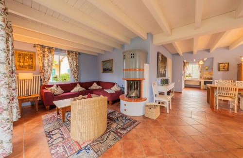 Krienke House | Reetdachhaus mit Schwimmteich in Krienke