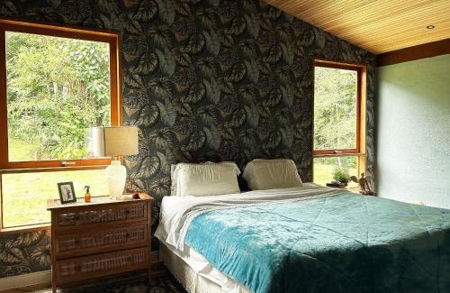 Araras House | Refúgio em Araras: Seu Encontro Romântico na Serra