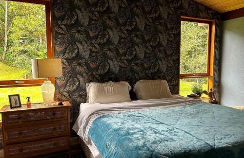 Araras House | Refúgio em Araras: Seu Encontro Romântico na Serra