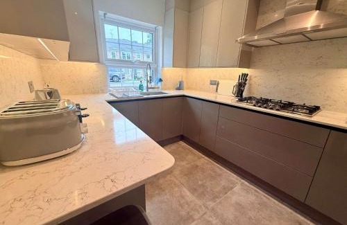 Farnham Common House | Refined Cottage Living Near Ascot & Windsor