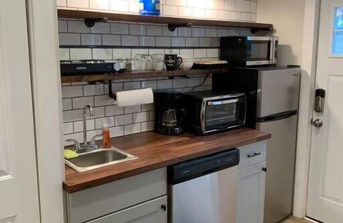 Mount Washington Apartment | Refined Studio, New Construction, 1 Mile From Town