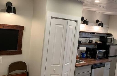 Mount Washington Apartment | Refined Studio, New Construction, 1 Mile From Town