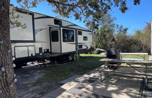 El Jobean Other | Reflection by Glampers Camp