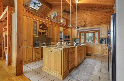 Mill Hall Cabin | Reflection Ridge an Epic Mountain Cabin w/Pickleball, Sauna, Theatre, Golf-Sim, Pond & Hot Tub