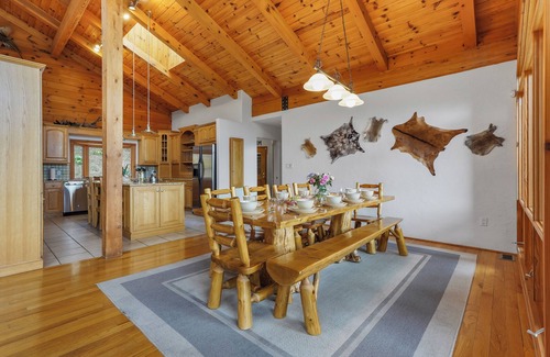 Mill Hall Cabin | Reflection Ridge an Epic Mountain Cabin w/Pickleball, Sauna, Theatre, Golf-Sim, Pond & Hot Tub