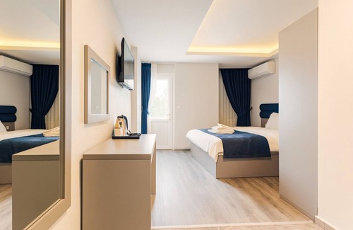 Ortakoy Hotel | Refletion of the Bosphorus