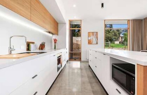 Point Lonsdale House | Refresh at Lonnie